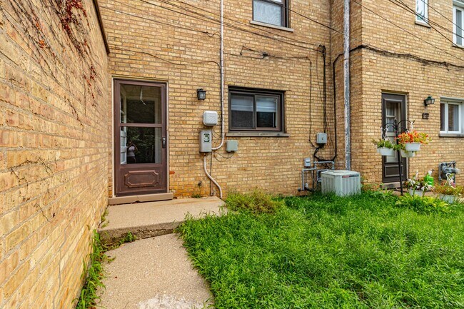 Building Photo - 519 1/2 Ridge Rd