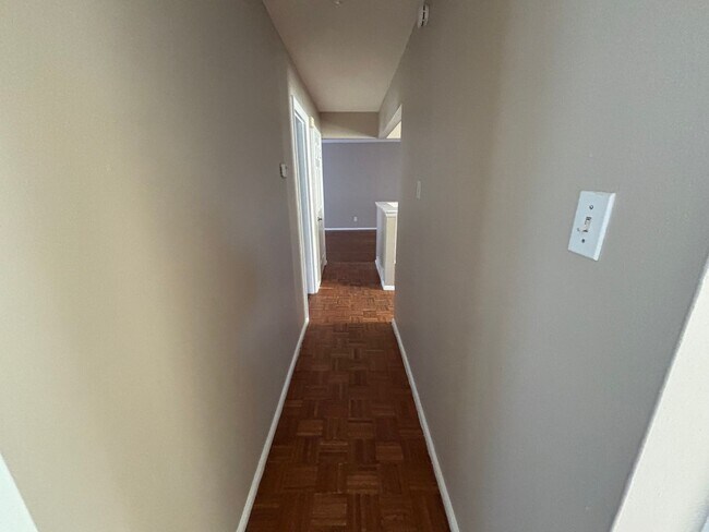 Building Photo - Charming 3 bedroom home