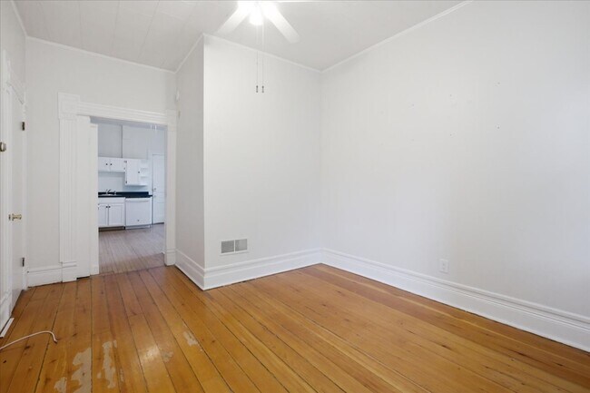 Building Photo - 1616 W Le Moyne St