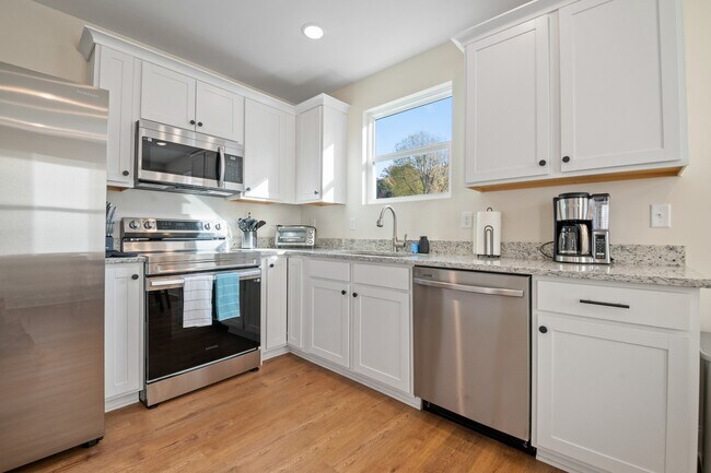 Building Photo - 24 Sawyer St