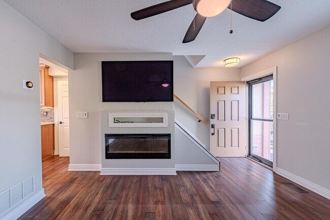 Building Photo - 7630 Alta View Blvd