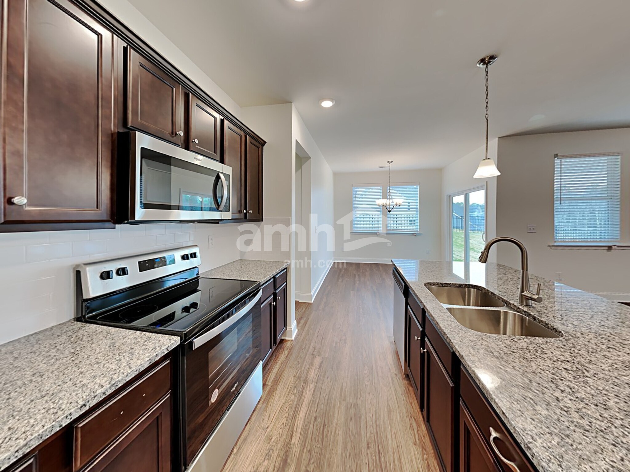 Building Photo - 565 Slew Dr