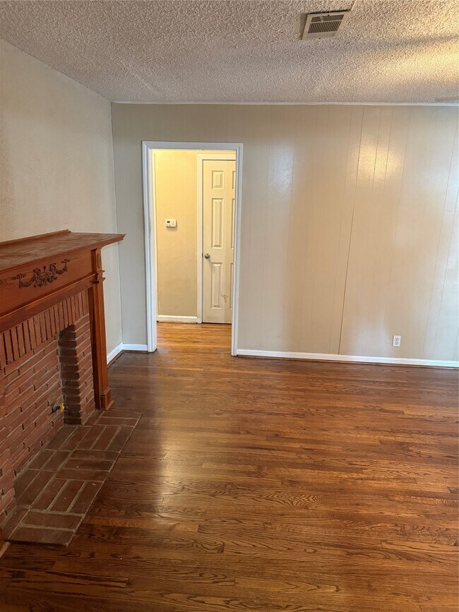 Building Photo - 216 Schilling Ave