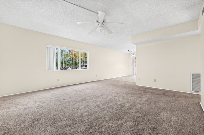 Building Photo - 510 W Cll Lago