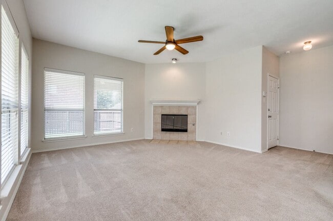 Building Photo - 11923 Stephenville Dr