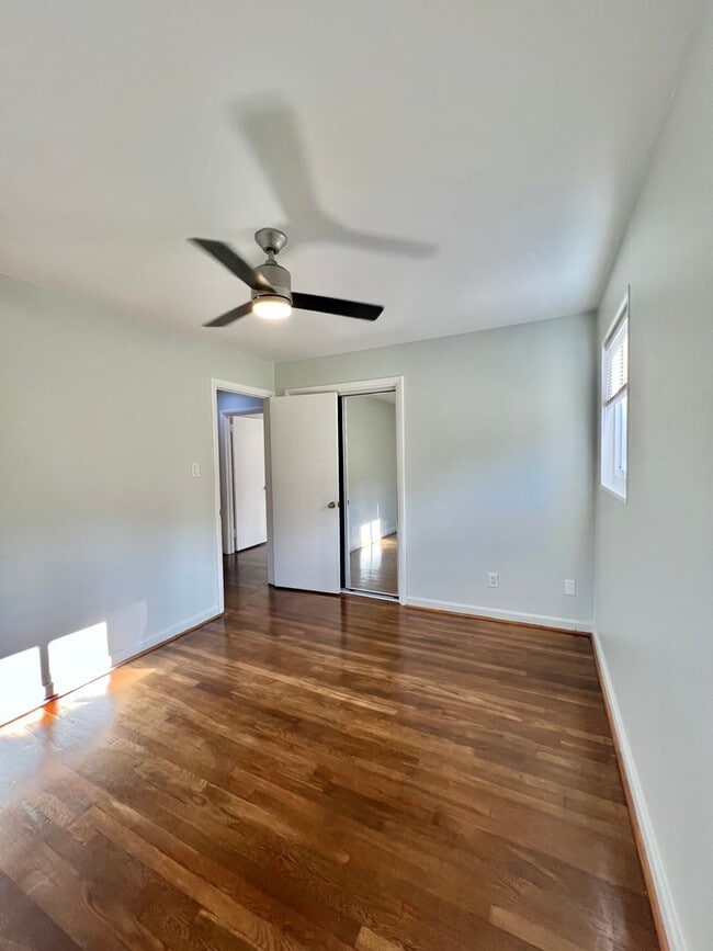 Building Photo - Beautiful 4 BR + den 2 FB home in corner lot!