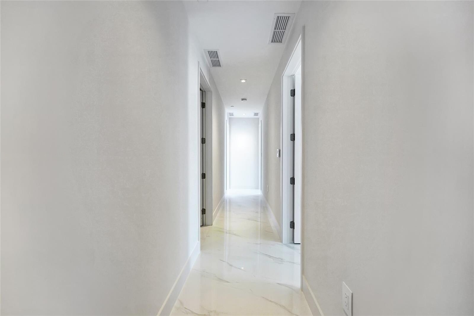 Building Photo - 700 NE 24th St