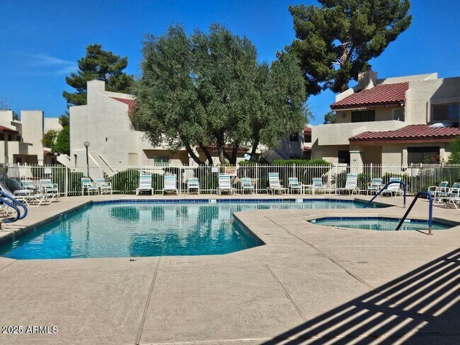 Building Photo - 2020 W Union Hills Dr