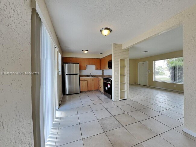 Building Photo - 5491 SW 6th St