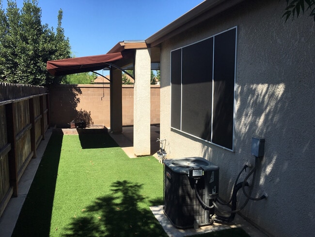 Building Photo - GORGEOUS 2009 Home - Just $2,250/month, 3/...