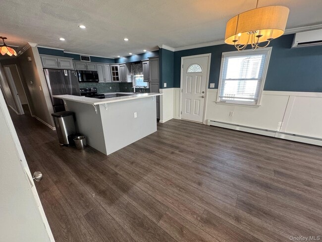 Building Photo - 553 E Fulton St