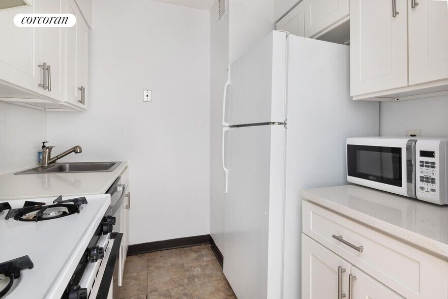 Building Photo - 301 E 45th St