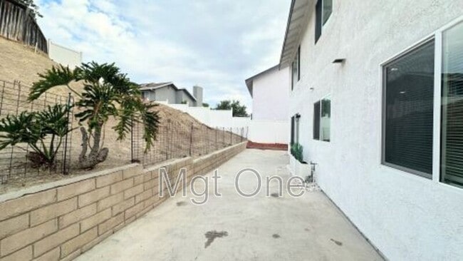 Building Photo - 1022 Blossom Hill Dr