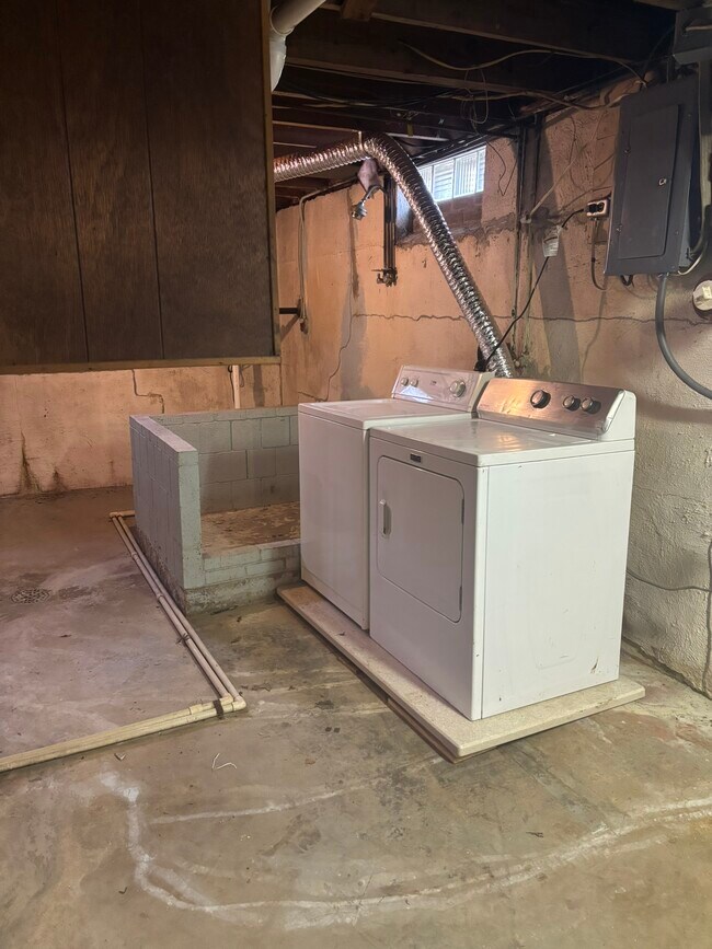 Building Photo - 2509 Covert Ave