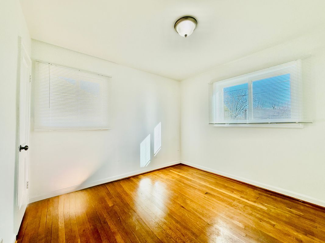 Building Photo - 4416 Hallet St