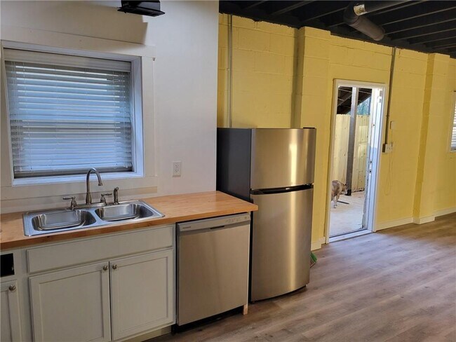 Building Photo - 3495 Tulip Dr