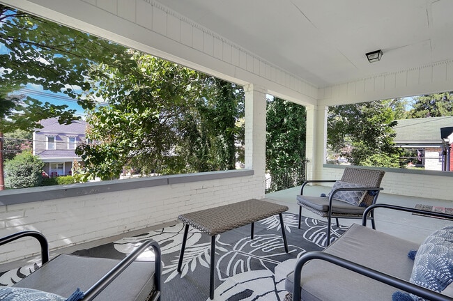 Building Photo - Bellaire Residence