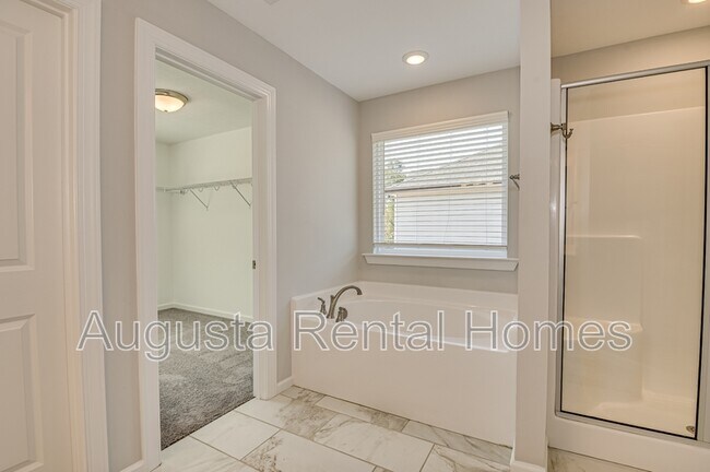 Building Photo - 909 Chesford Dr