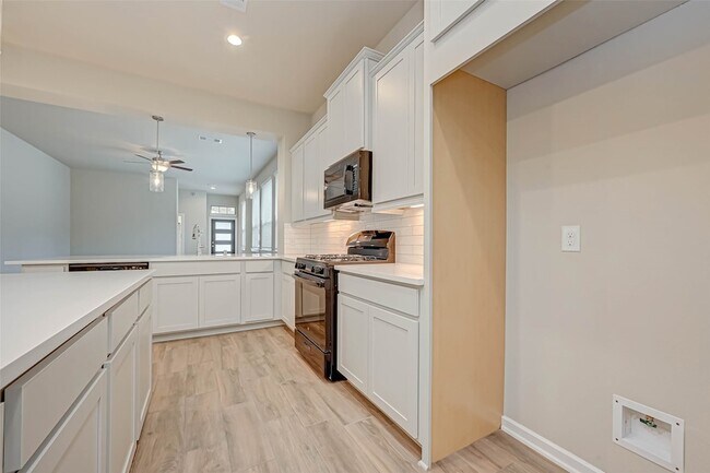 Building Photo - 348 Rise Ln