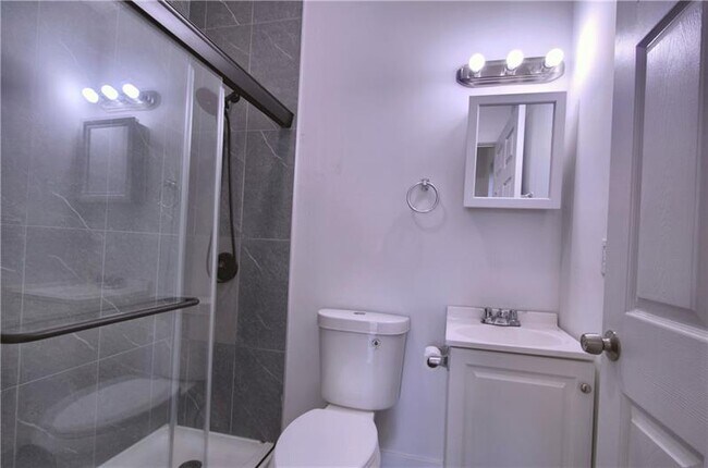 Building Photo - 1327 Reddour St