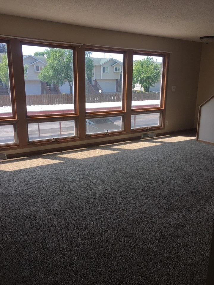 Building Photo - 3615 Kennedy Dr