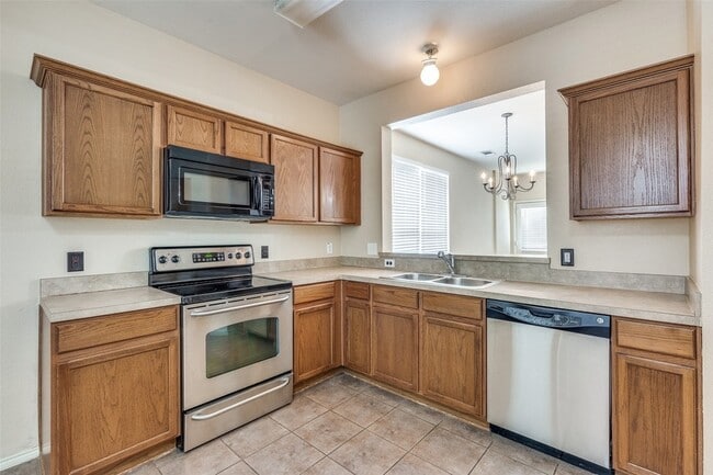 Building Photo - 10721 Traymore Dr
