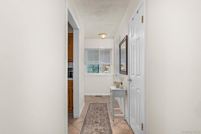 Building Photo - 702 Somerset Knoll