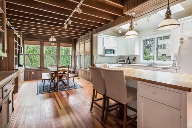 Building Photo - 15 Willard Ave