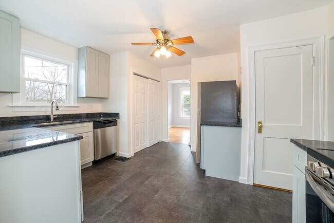 Building Photo - 8 Blackstone St