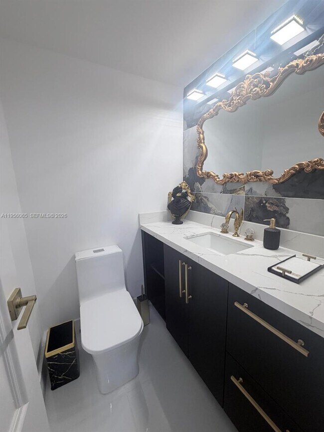 Building Photo - 100 Lincoln Rd