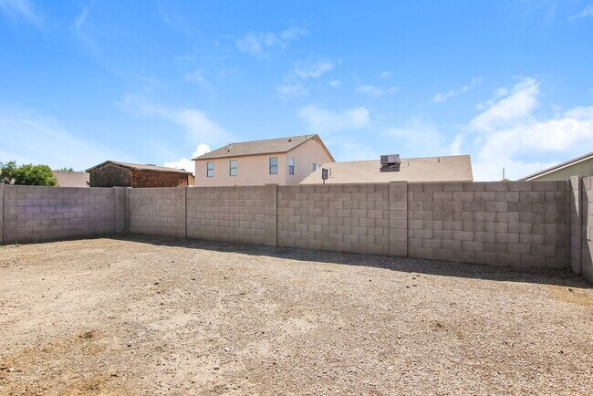 Building Photo - 11621 W Bloomfield Rd