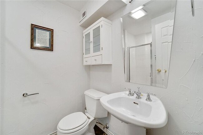 Building Photo - Beautiful & Spacious Home in Quiet Gunbarrel Neighborhood