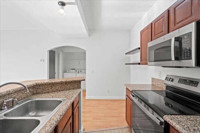 Building Photo - Fabulous Home!