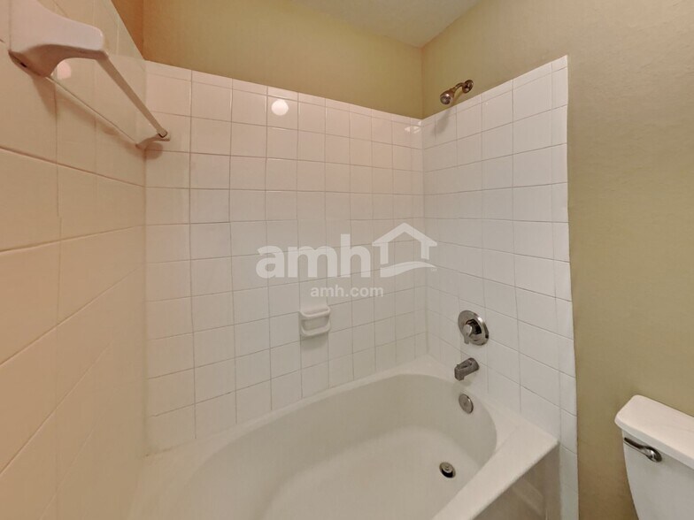 Building Photo - 1627 Buckingham Dr