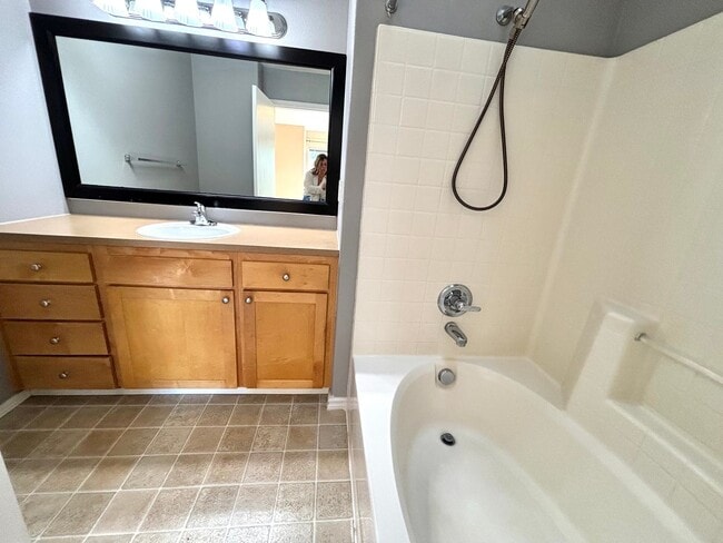 Building Photo - Update 3 Bedroom Home in Beaverton!
