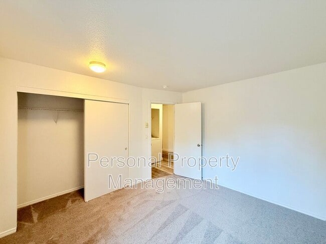 Building Photo - 3412 NE 66th Ave