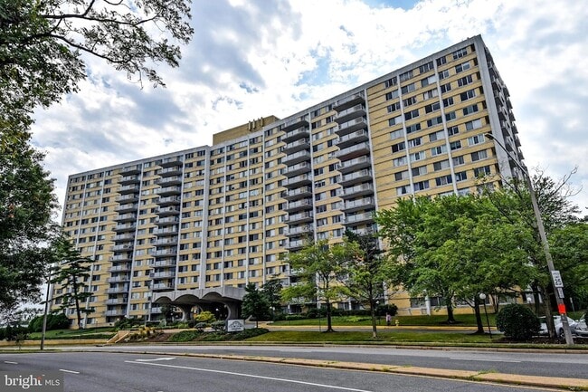 Building Photo - 301 N Beauregard St