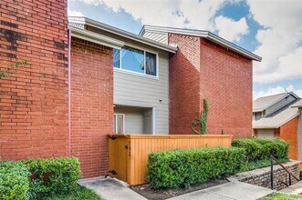Building Photo - 8404 Forest Ln