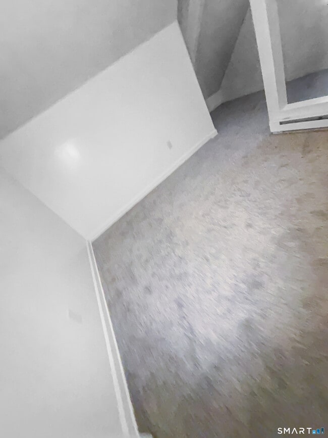 Building Photo - 1235 Bank St