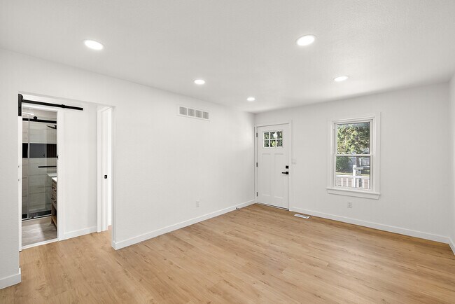 Building Photo - 11259 Chapp Ave