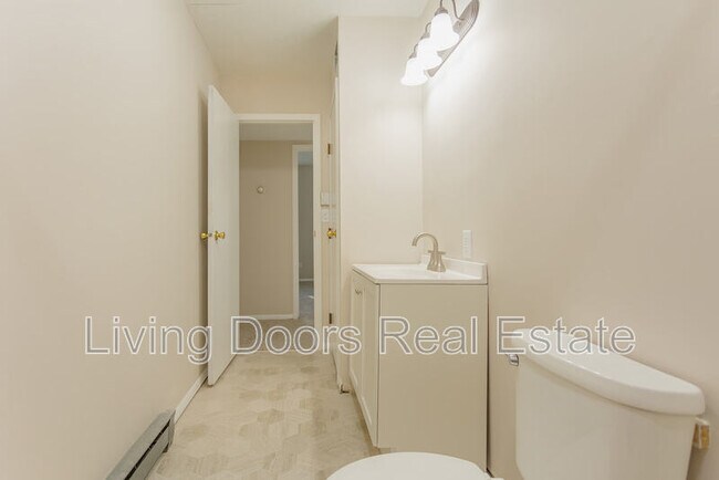 Building Photo - 402 W Eldora Ave