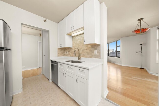 Building Photo - 401 E Ontario St