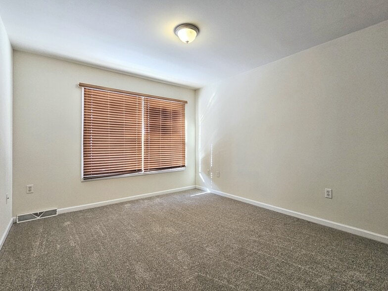 Building Photo - 157 Marble Ave