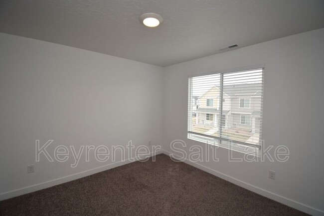 Building Photo - 397 N Buoy Ln