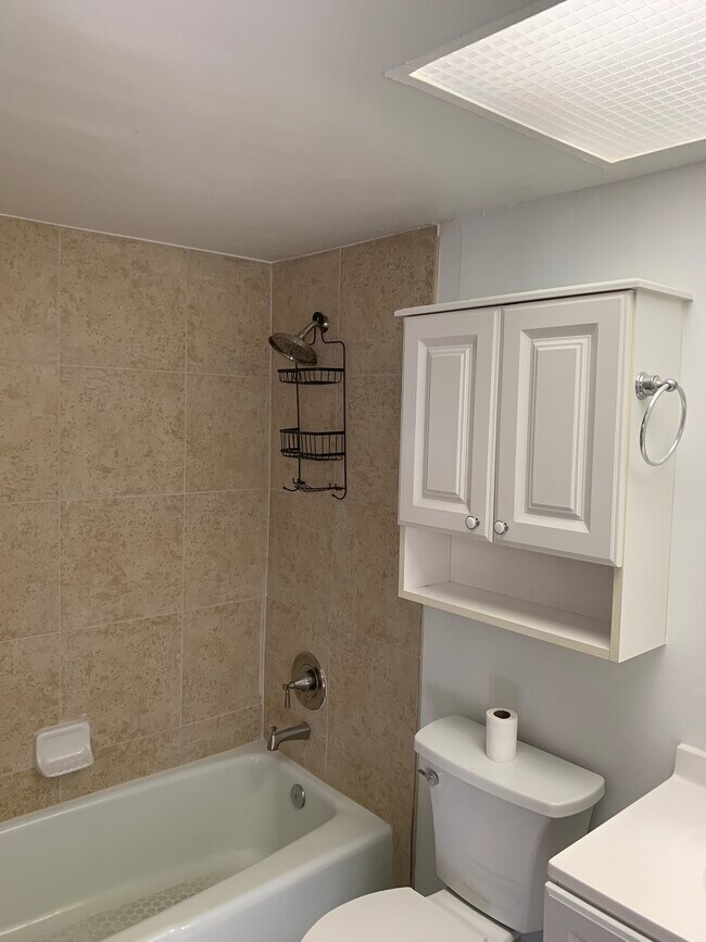Building Photo - 255 Dolphin Point