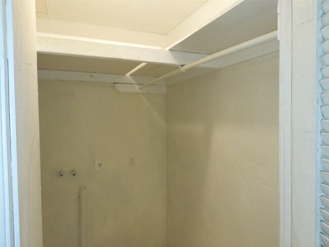 Building Photo - 3021 SW 1st Terrace