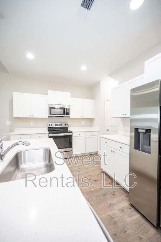 Building Photo - 7801 Montview Rd