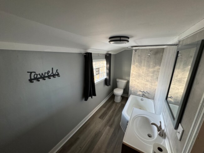 Building Photo - 152 W Pewabic St