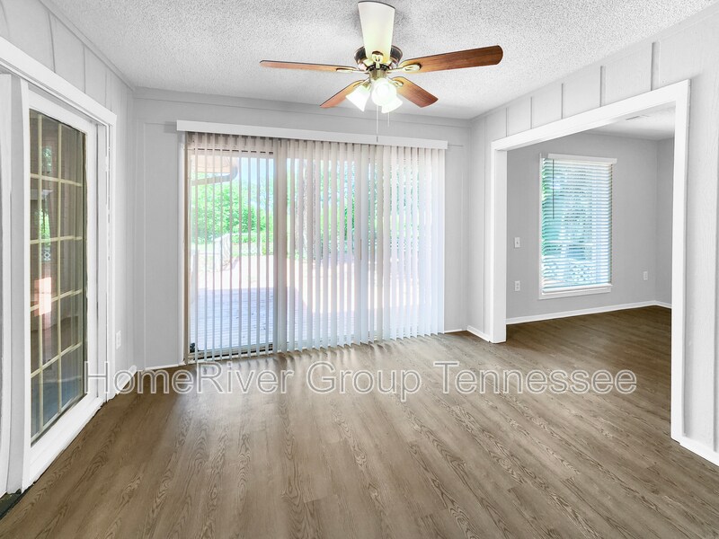 Building Photo - 8701 Lathbury Pl N