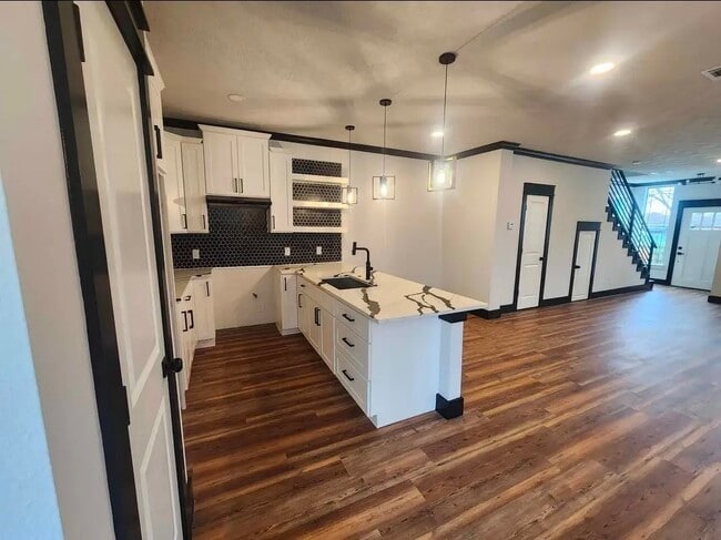 Building Photo - 1002 Natchez Ave